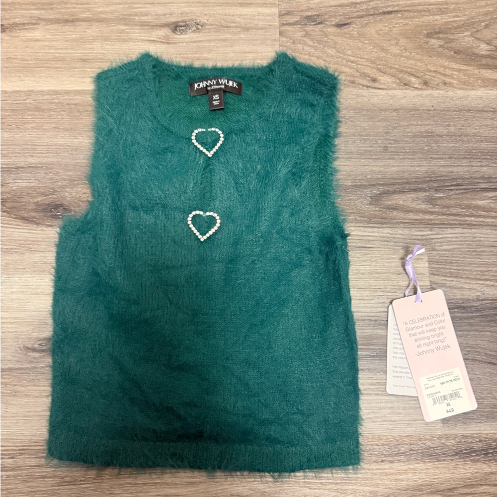 JCPenney Green Fuzzy Crop Top with Heart Accents size XS - Picture 1 of 6